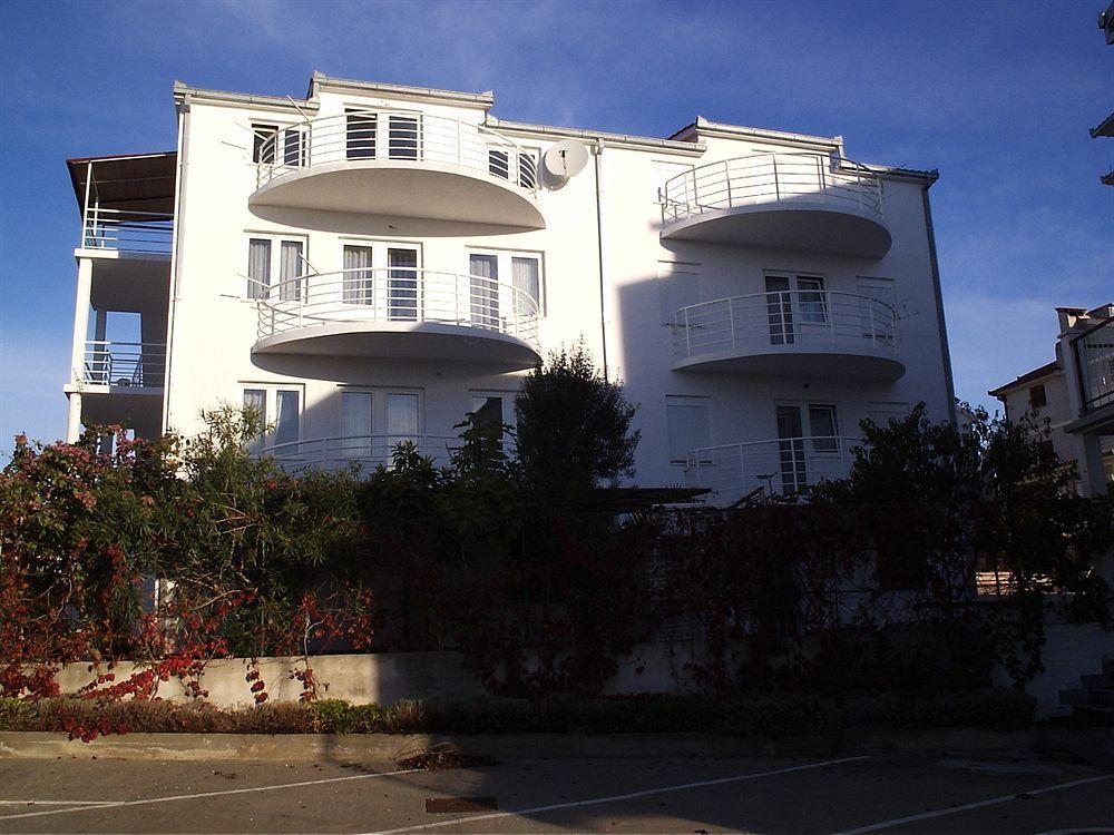 Papic Hotel Okrug Gornji Exterior photo